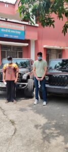 सोशल मीडिया पर मशहूर होने का शौक युवकों के ले पहुँचा थाने